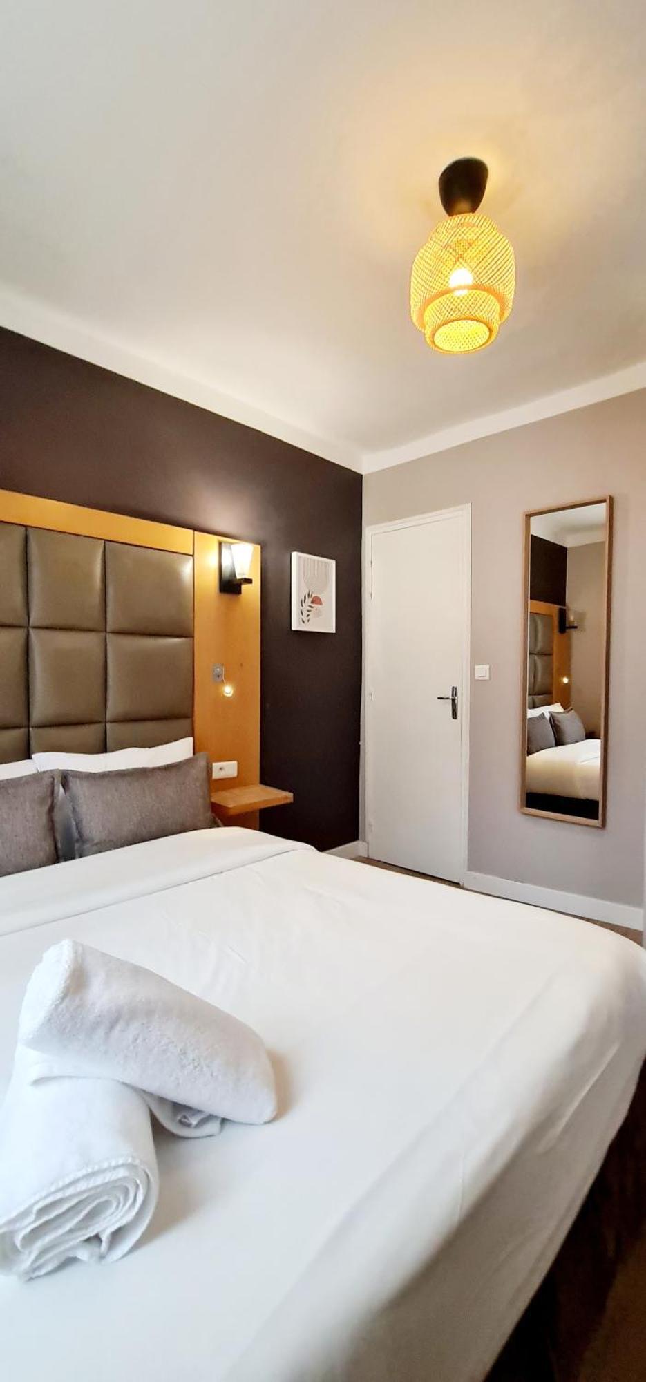 Hotel De France 18 Париж Екстериор снимка