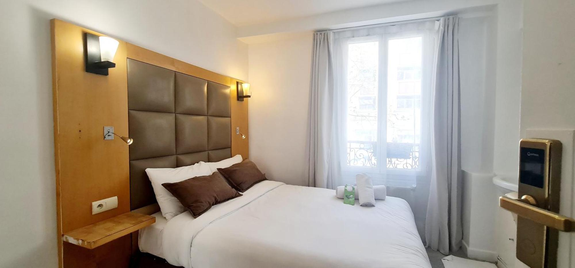 Hotel De France 18 Париж Екстериор снимка