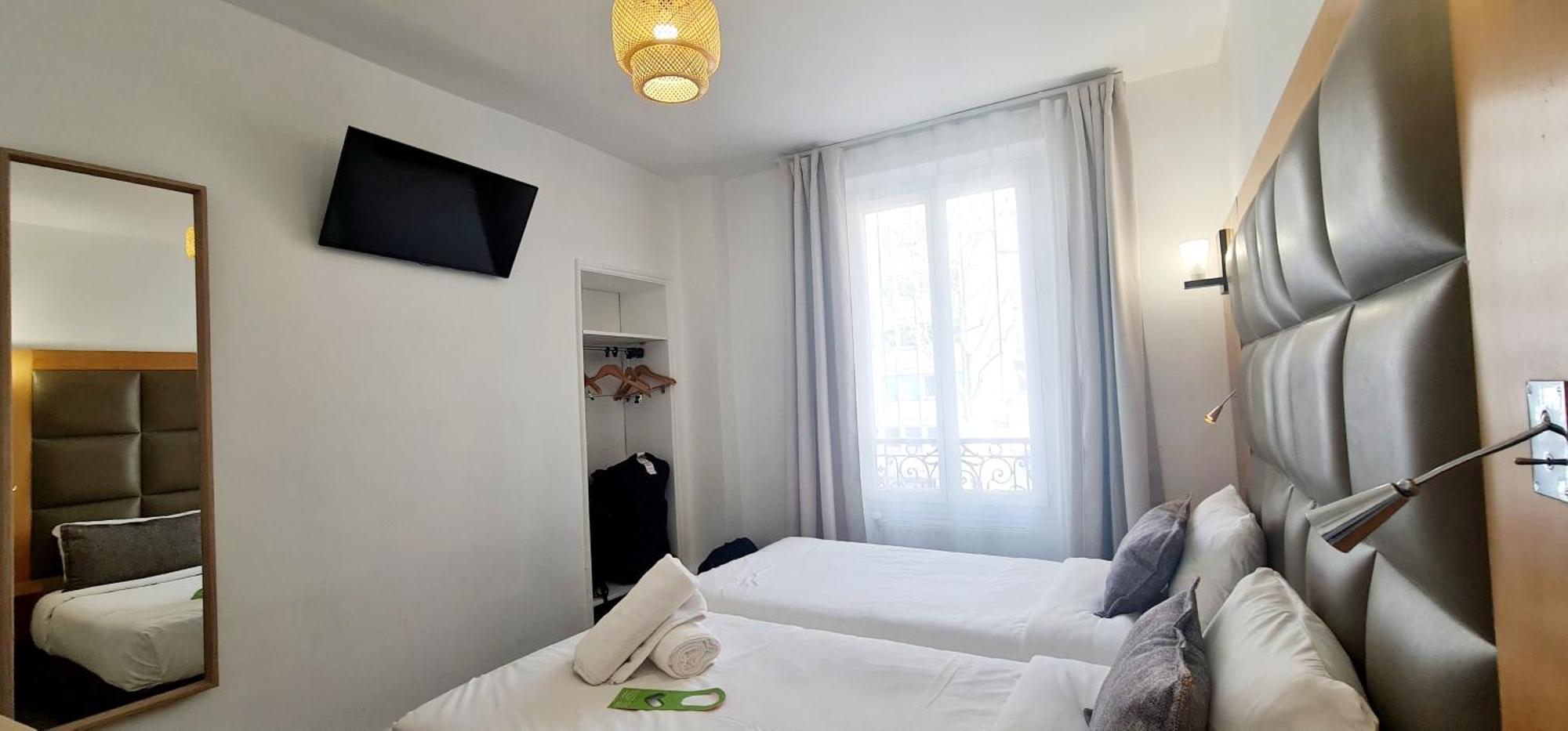 Hotel De France 18 Париж Екстериор снимка